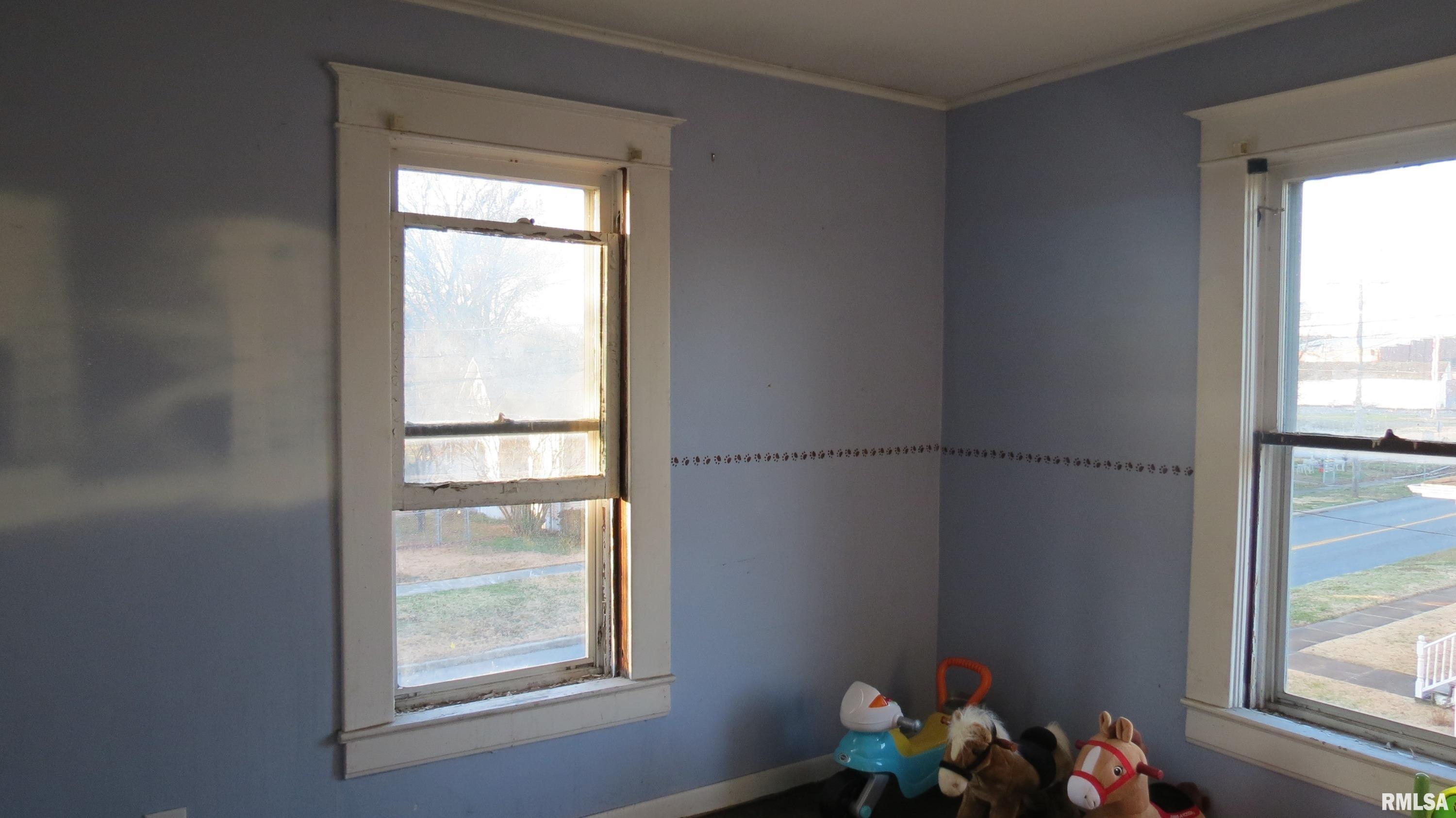208 South Victor Street Christopher, IL 62822 - Photo 5 of 12 Gallery Image 5