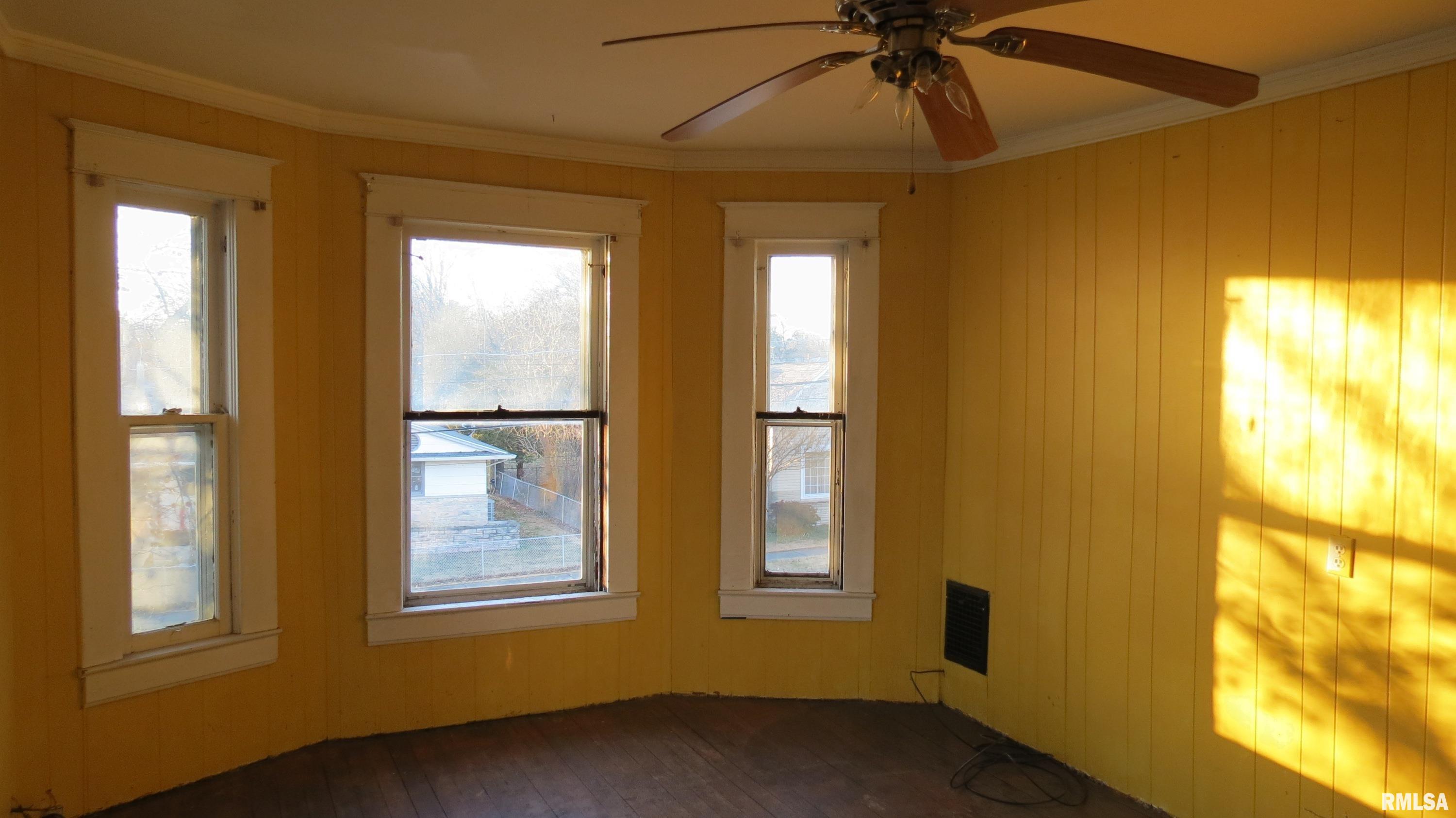 208 South Victor Street Christopher, IL 62822 - Photo 6 of 12 Gallery Image 6
