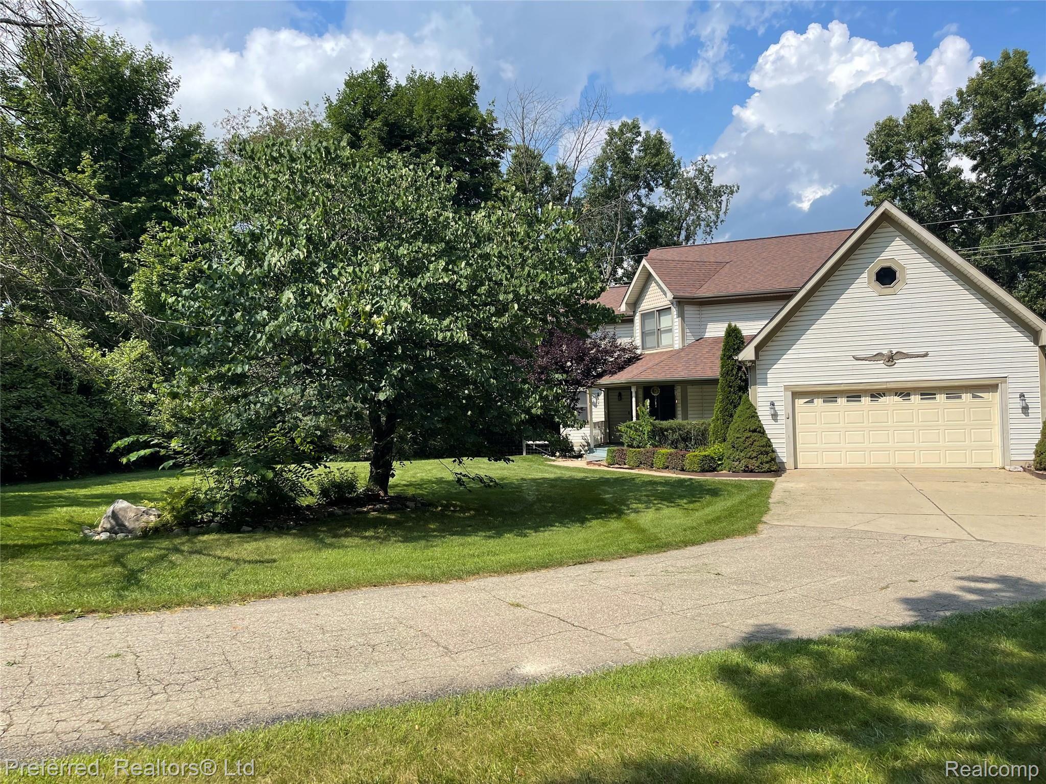 1974 Sexton Road Howell, MI 48843 - Photo 3 of 49 20210245-9E8A-41BC-8678-EA651C53F44D.jpeg