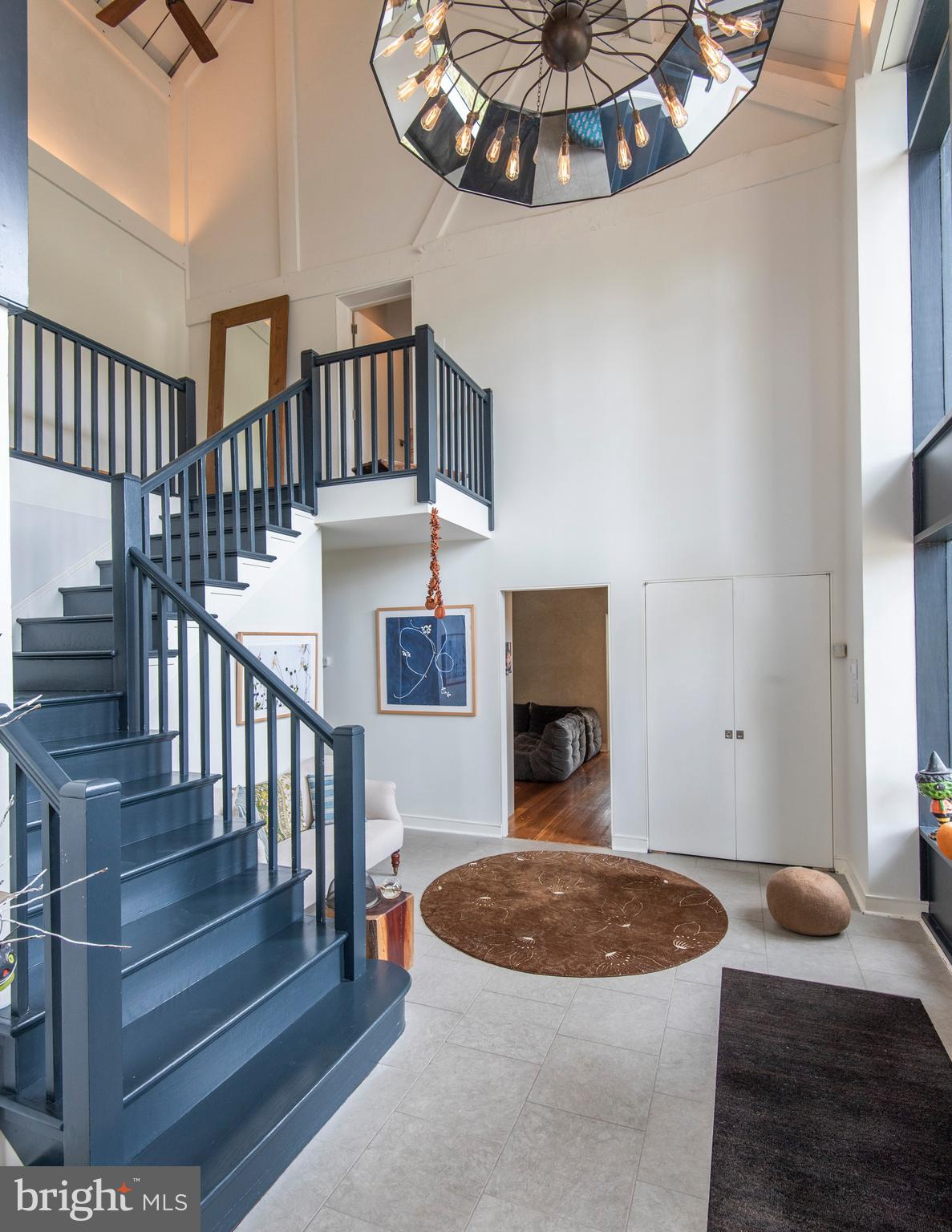 600 St Andrews Road Philadelphia, PA 19118 - Photo 2 of 60 Two Story Foyer