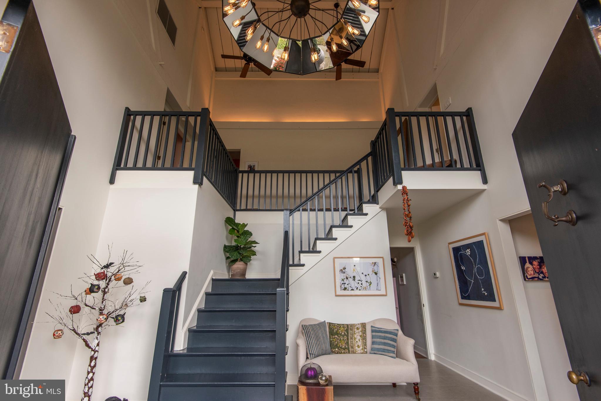 600 St Andrews Road Philadelphia, PA 19118 - Photo 3 of 60 Two Story Foyer