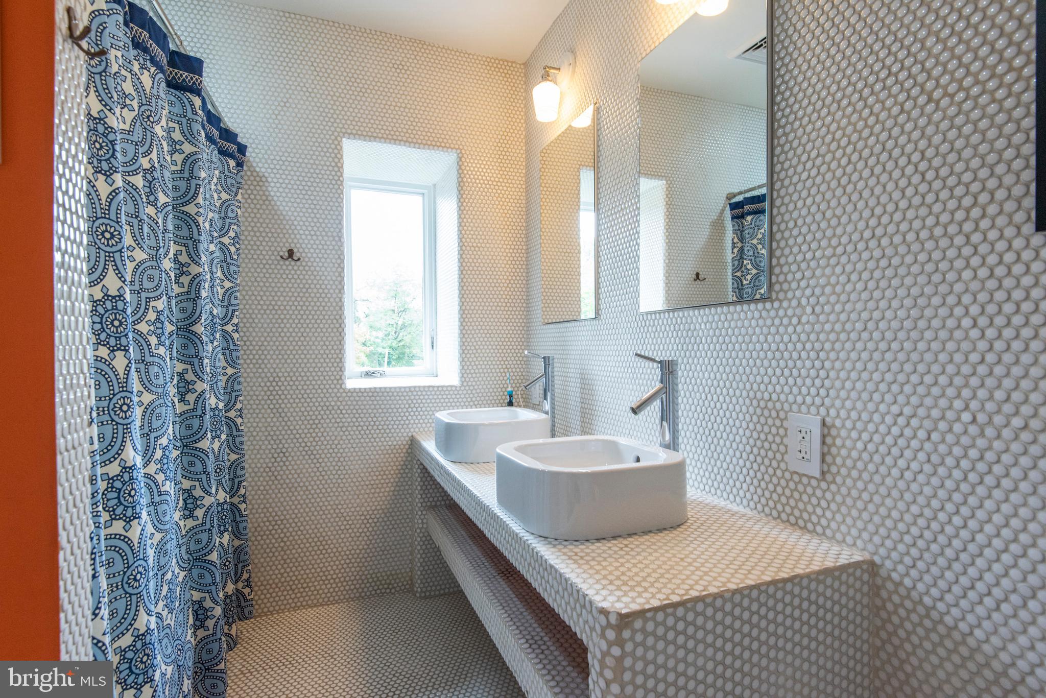 600 St Andrews Road Philadelphia, PA 19118 - Photo 34 of 60 Full hall bath second floor