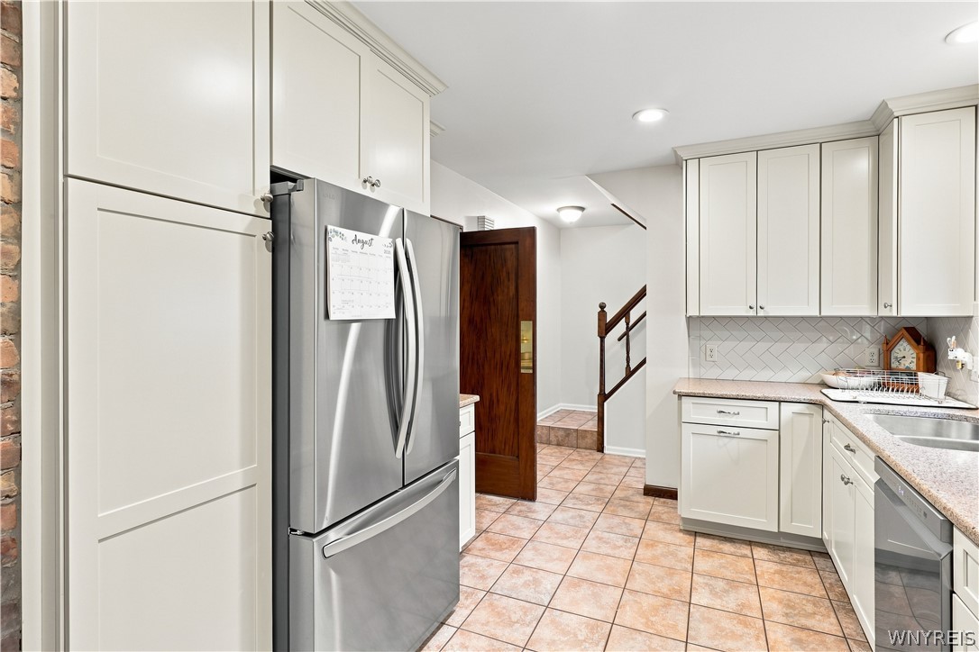 68 Radcliffe Road Buffalo, NY 14214 - Photo 8 of 43 Gallery Image 8
