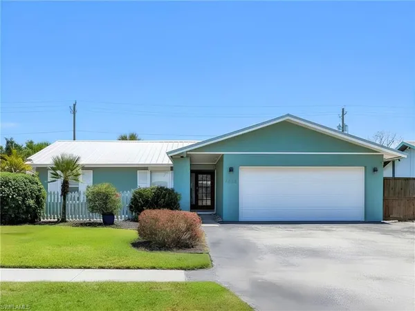 $829,000 | 1268 Lake Shore Drive, Naples, FL 34103