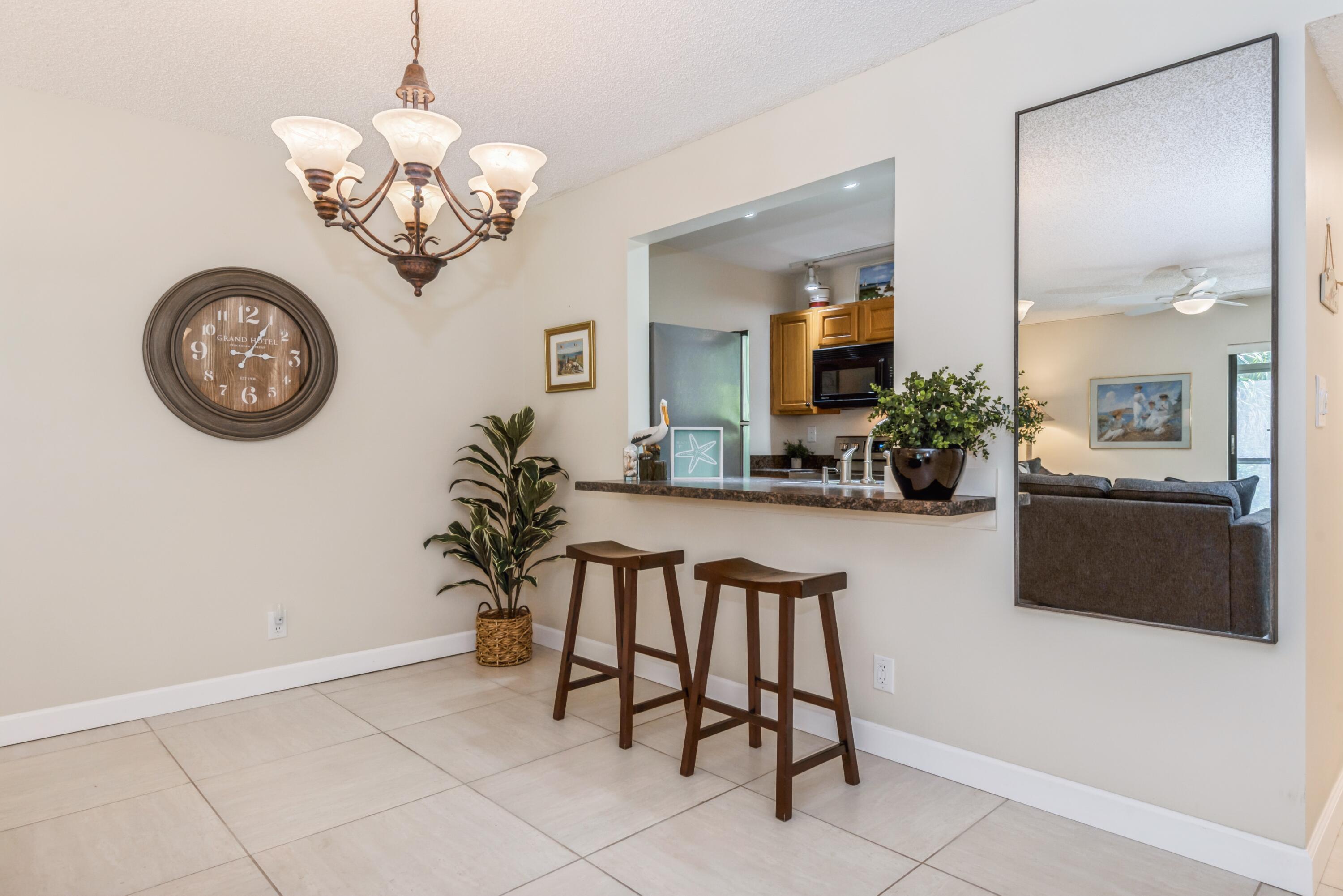 918 Southwest 9th St Circle, Unit 101 Boca Raton, FL 33486 - Photo 11 of 27 Bar
