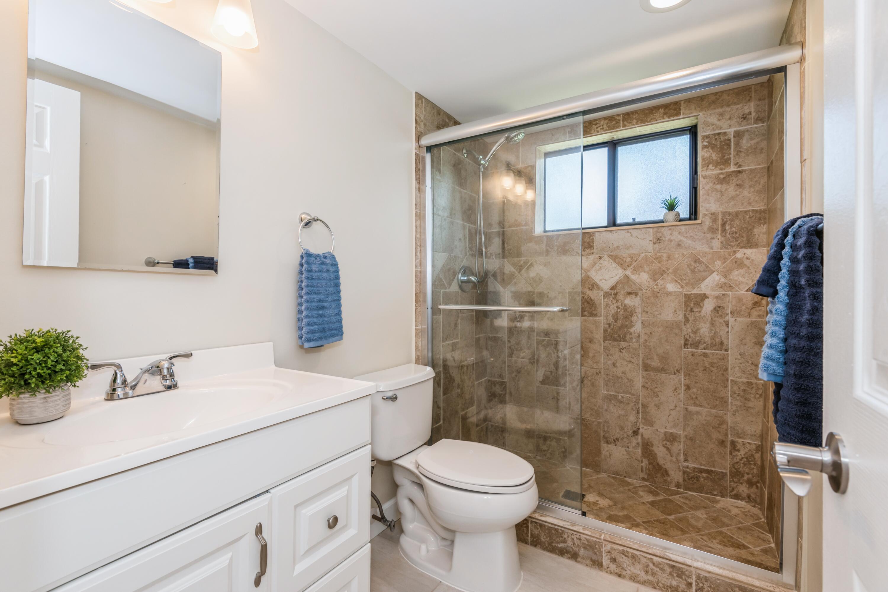 918 Southwest 9th St Circle, Unit 101 Boca Raton, FL 33486 - Photo 8 of 27 Primary Bath