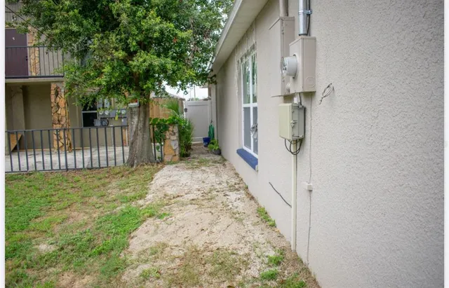 a view of a pathway of a house with wooden fence