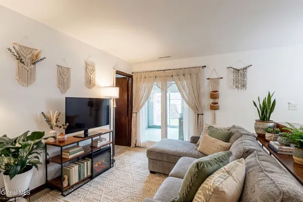 $350,000 | 31 Riverside Avenue, Rensselaer, NY 12144
