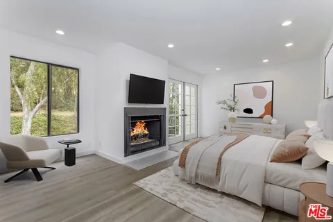 $1,200,000 | 11601 Montana Avenue, Unit PH7, Los Angeles, CA 90049