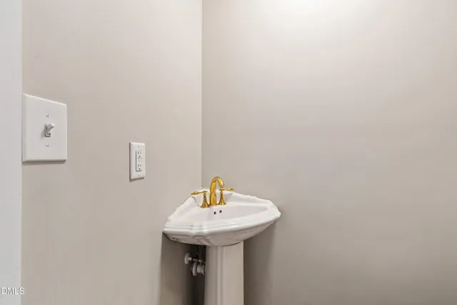 $2,250 | 1228 Watauga Street, Raleigh, NC 27604