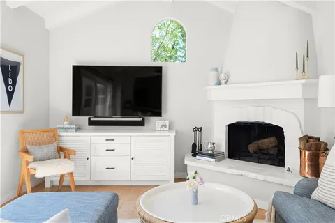 $5,195,000 | 213 Via Mentone, Newport Beach, CA 92663
