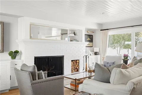 $5,195,000 | 213 Via Mentone, Newport Beach, CA 92663