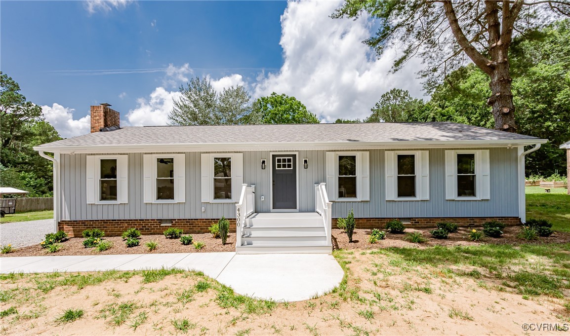 4300 North Courthouse Road Providence Forge, VA 23140 - Photo 1 of 28 a front view of a house