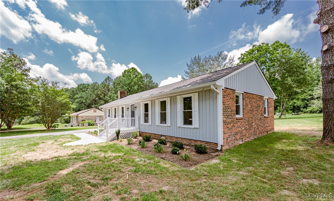 4300 North Courthouse Road Providence Forge, VA 23140 - Photo 3 of 28 a front view of a house with garden