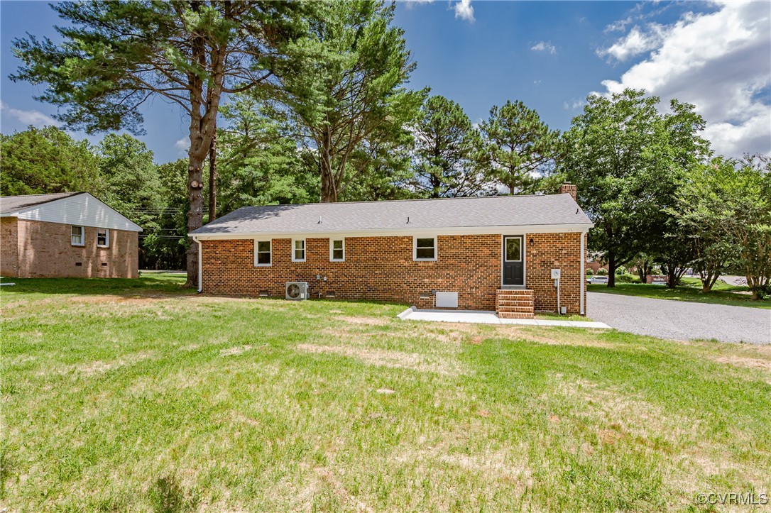 4300 North Courthouse Road Providence Forge, VA 23140 - Photo 9 of 28 a front view of a house with a garden