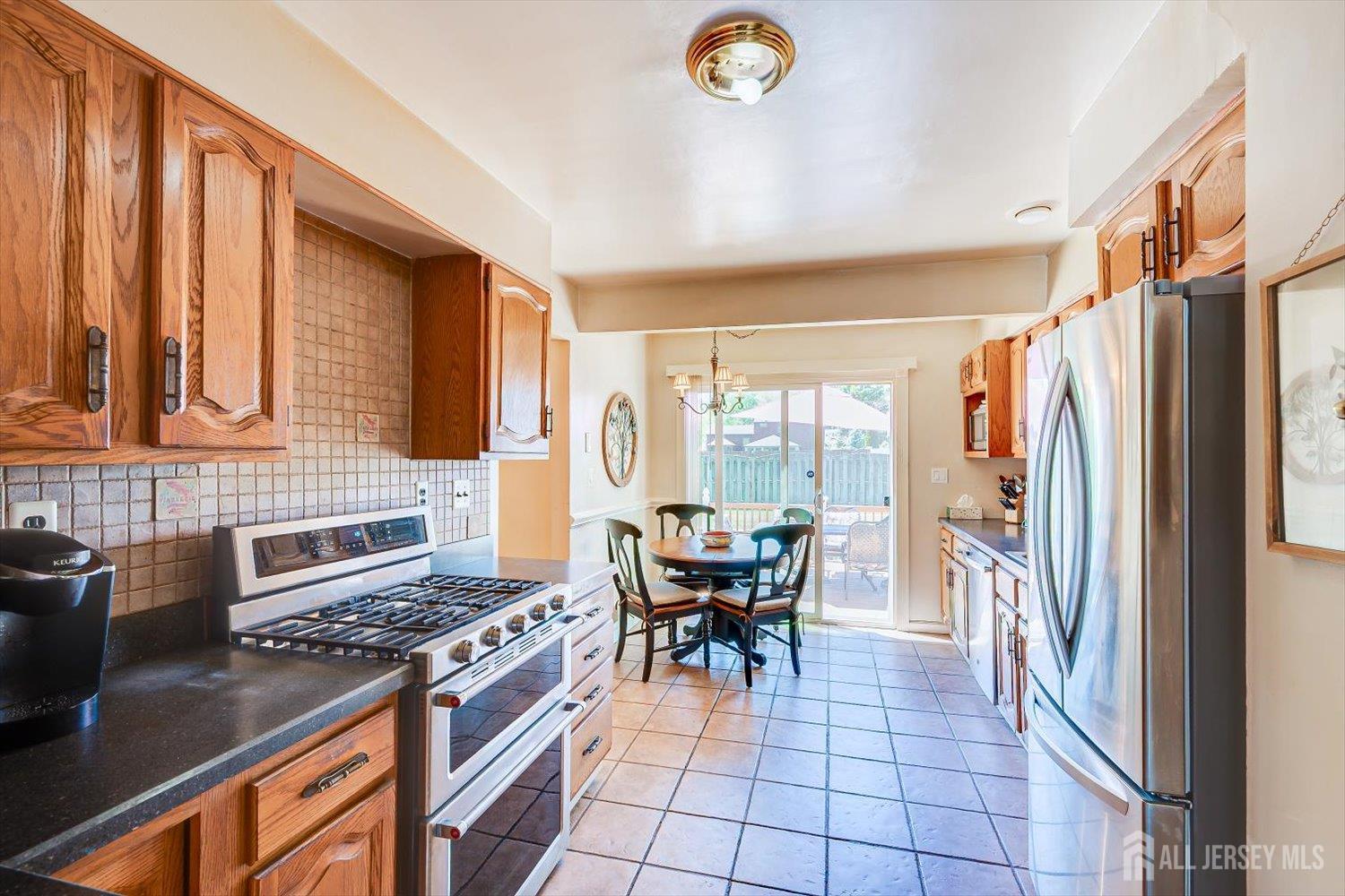 27 Eileen Way Edison, NJ 08837 - Photo 25 of 42
