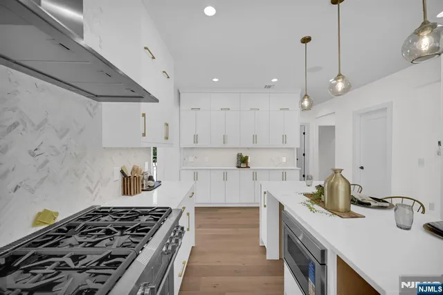 $1,750,000 | 94 West Cedar Street, Livingston, NJ 07039