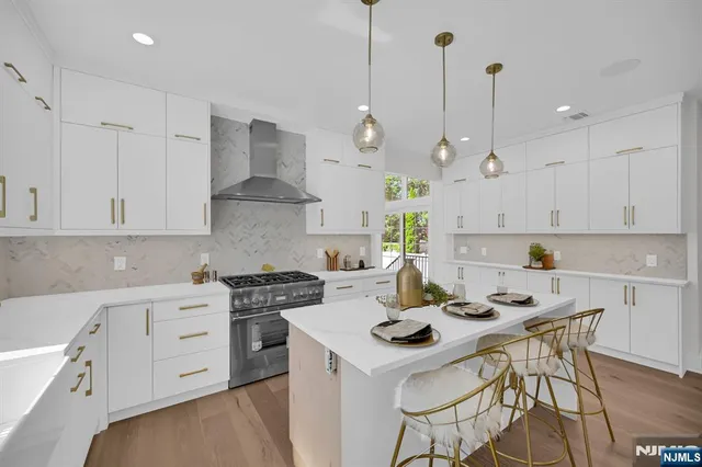 $1,750,000 | 94 West Cedar Street, Livingston, NJ 07039