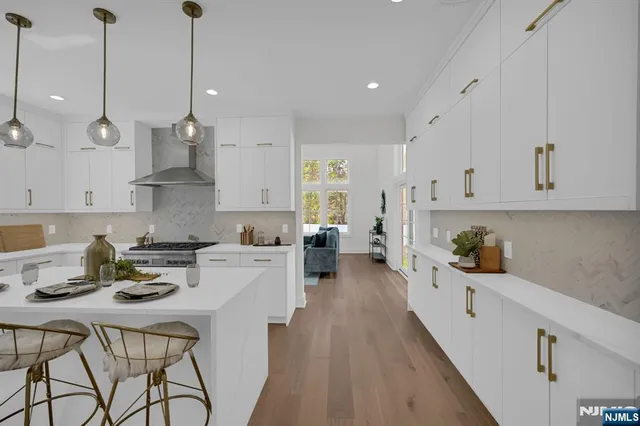 $1,750,000 | 94 West Cedar Street, Livingston, NJ 07039