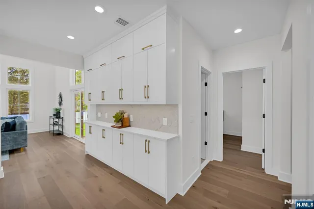 $1,750,000 | 94 West Cedar Street, Livingston, NJ 07039