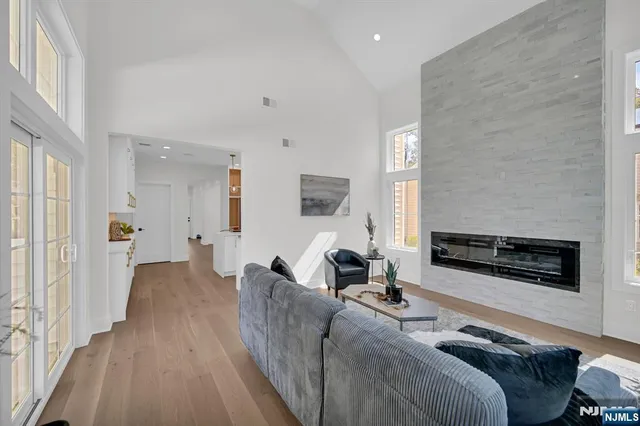 $1,750,000 | 94 West Cedar Street, Livingston, NJ 07039