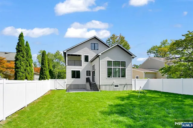 $1,750,000 | 94 West Cedar Street, Livingston, NJ 07039