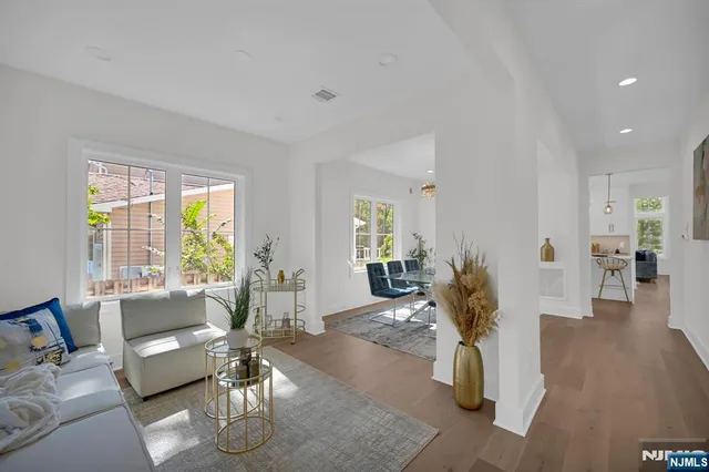 $1,750,000 | 94 West Cedar Street, Livingston, NJ 07039