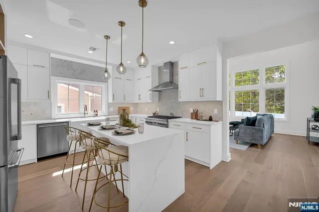 $1,750,000 | 94 West Cedar Street, Livingston, NJ 07039