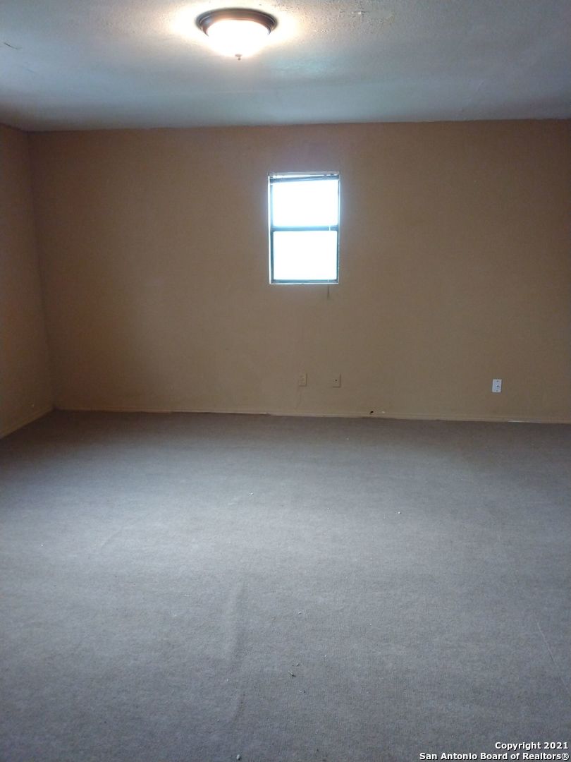 818 Austin Street Asherton, TX 78827 - Photo 9 of 15