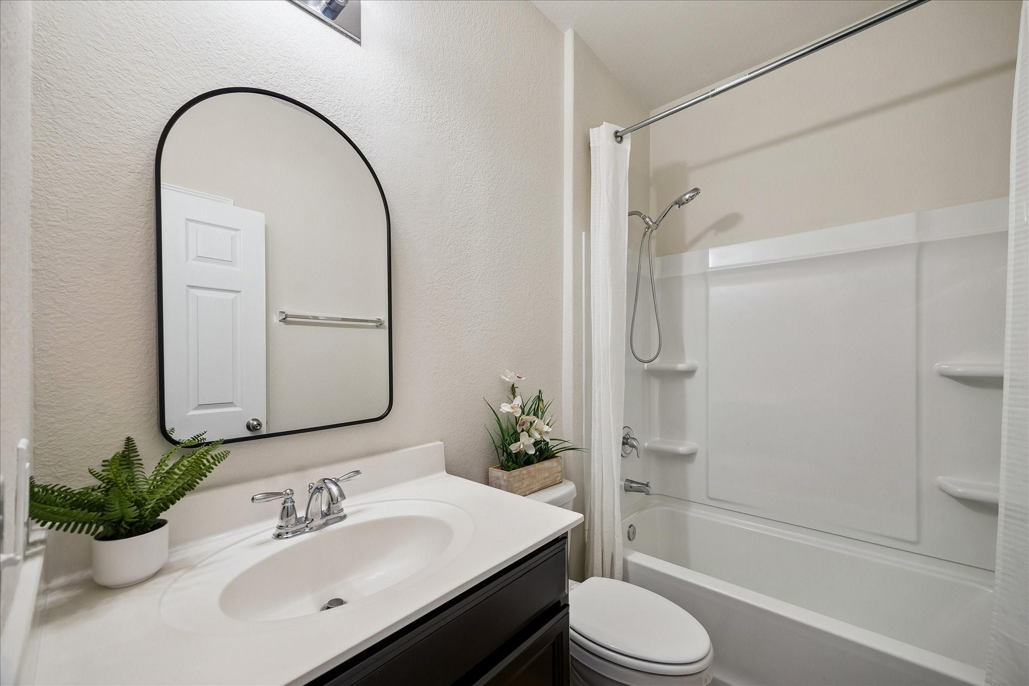 4275 Pine Still Road Conroe, TX 77304 - Photo 16 of 25 One of 3 full bathrooms