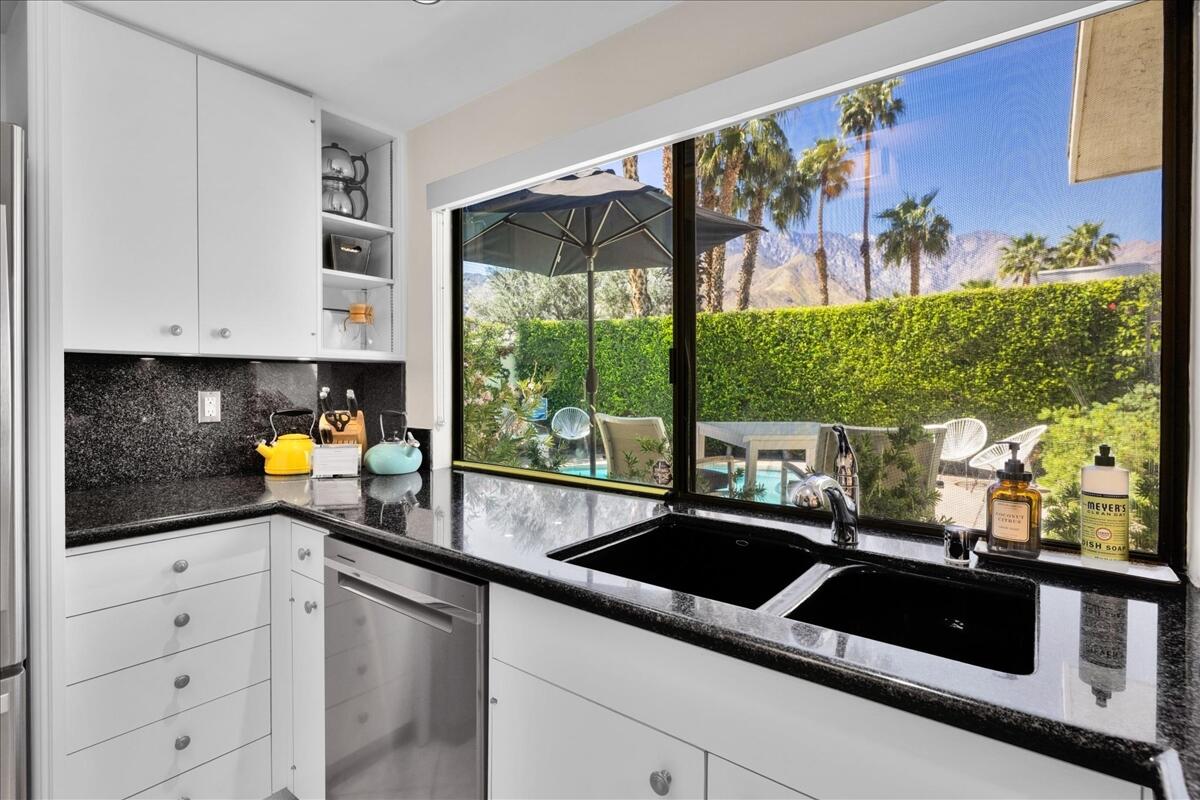 130 West Racquet Club Road, Unit 419 Palm Springs, CA 92262 - Photo 14 of 45 16-16