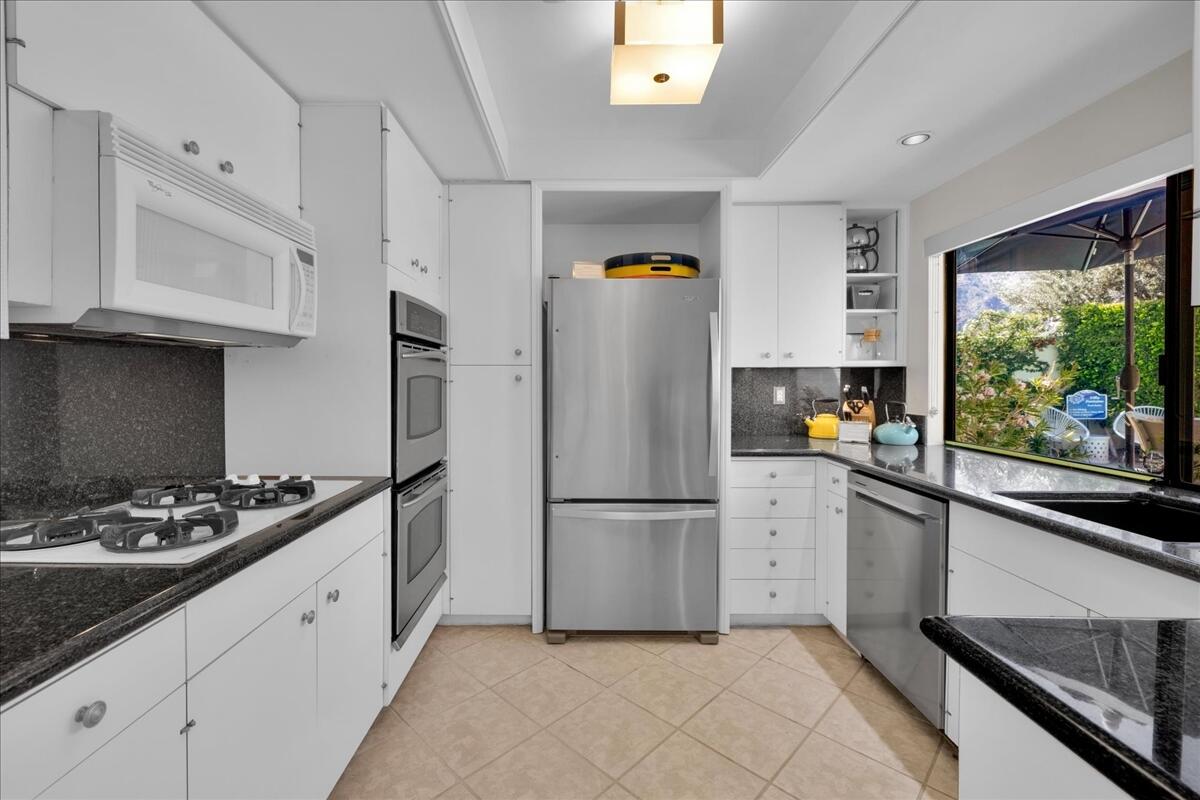 130 West Racquet Club Road, Unit 419 Palm Springs, CA 92262 - Photo 18 of 45 15-15