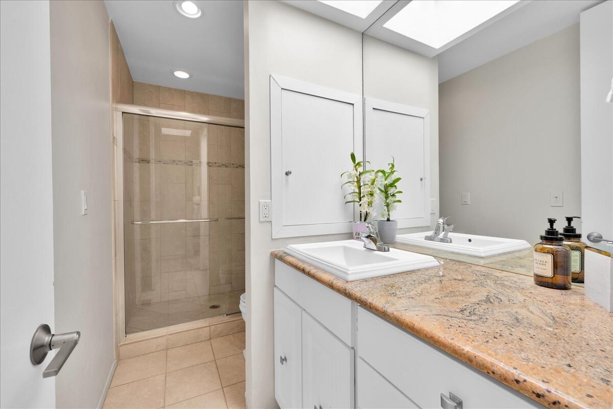 130 West Racquet Club Road, Unit 419 Palm Springs, CA 92262 - Photo 23 of 45 24-24