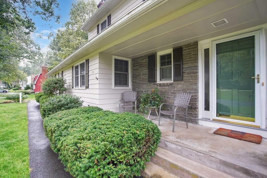 14 Ruth Drive Wilbraham, MA 01095 - Photo 3 of 32 Gallery Image 3