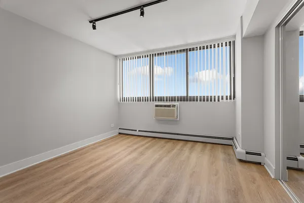 $3,046 | 6166 North Sheridan Road, Unit 12C, Chicago, IL 60660