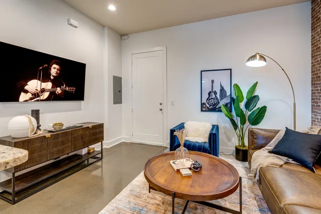 $2,150 | 210 30th Avenue North, Unit 212, Nashville, TN 37203