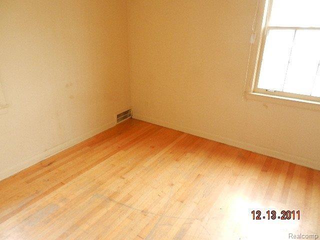 21770 Moross Road Grosse Pointe, MI 48236 - Photo 14 of 25 DSCN3179.JPG