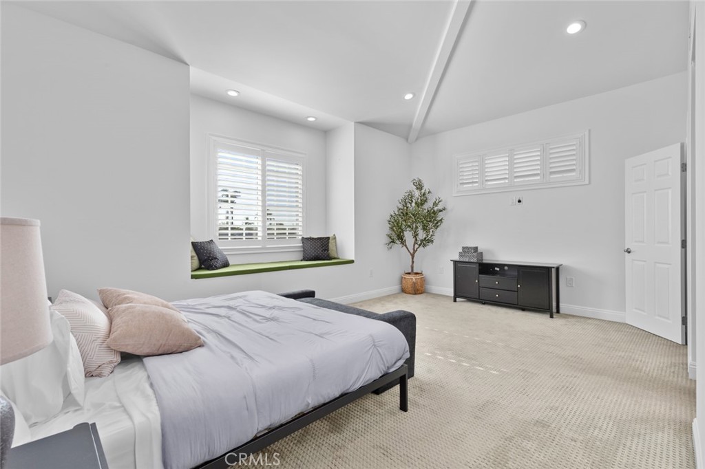 17131 Autumn Huntington Beach, CA 92647 - Photo 34 of 36 a bedroom with a large bed and a potted plant