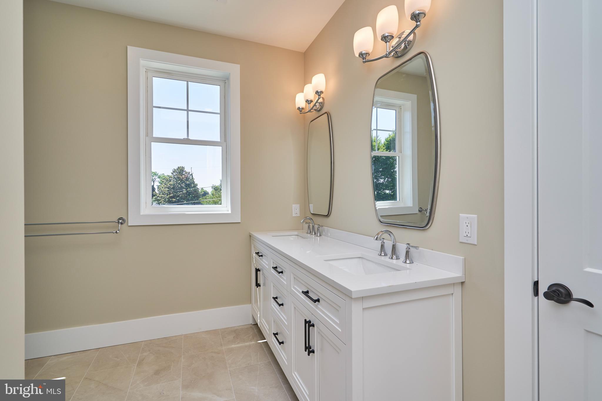 7019 Ridge Drive Alexandria, VA 22306 - Photo 31 of 67 Big hall bath - Double sinks