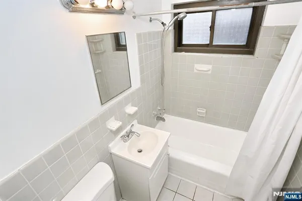 $1,400 | 3021 Edwin Avenue, Unit 5H, Fort Lee, NJ 07024