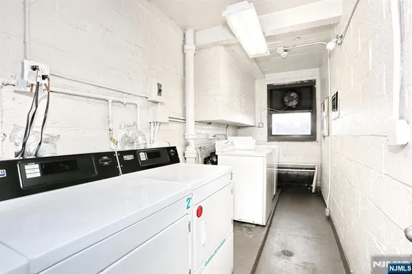 $1,400 | 3021 Edwin Avenue, Unit 5H, Fort Lee, NJ 07024