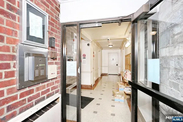 $1,400 | 3021 Edwin Avenue, Unit 5H, Fort Lee, NJ 07024