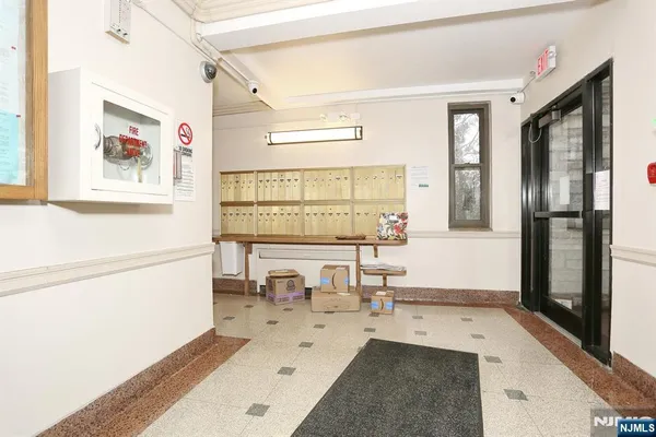 $1,400 | 3021 Edwin Avenue, Unit 5H, Fort Lee, NJ 07024