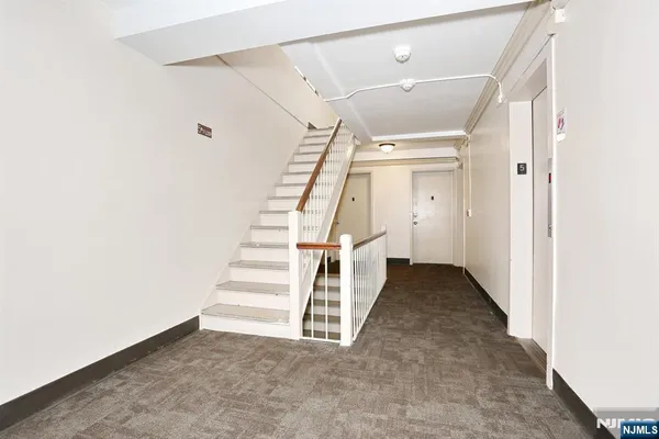 $1,400 | 3021 Edwin Avenue, Unit 5H, Fort Lee, NJ 07024