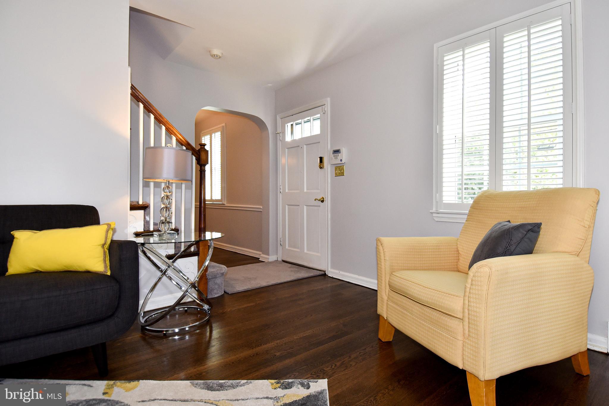 319 Waterford Road Silver Spring, MD 20901 - Photo 18 of 46 LIVING ROOM