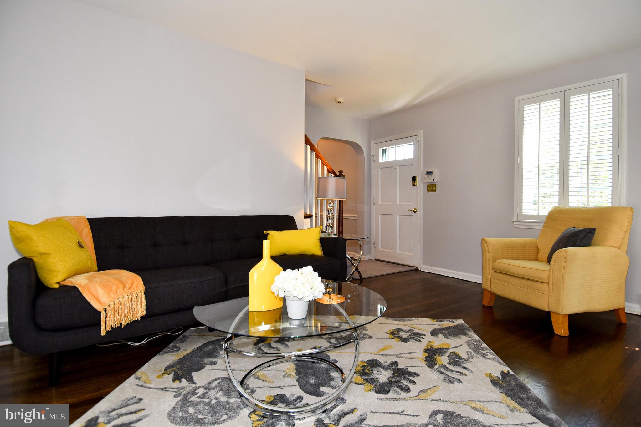 319 Waterford Road Silver Spring, MD 20901 - Photo 4 of 46 COZY LIVING ROOM