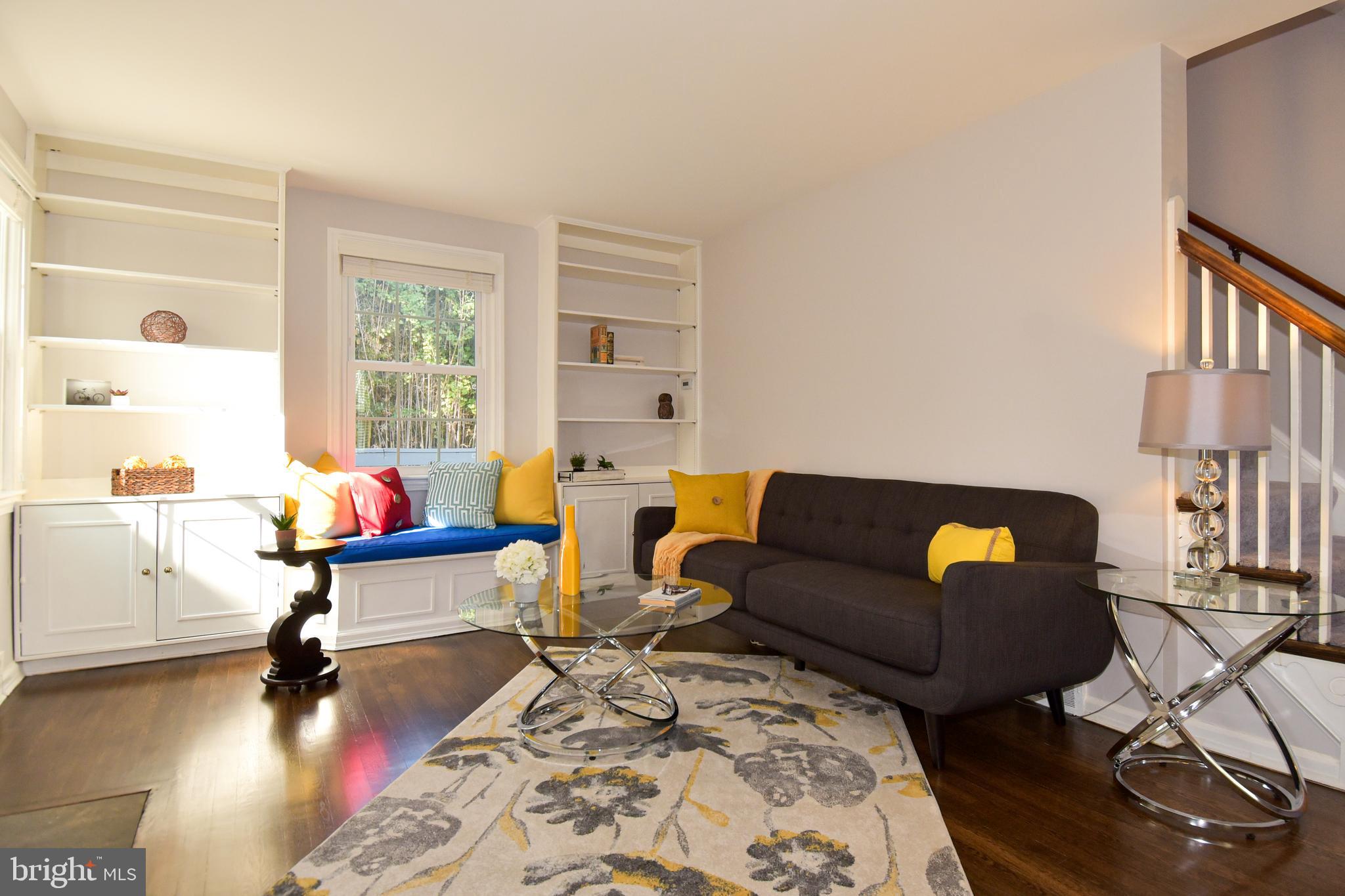 319 Waterford Road Silver Spring, MD 20901 - Photo 7 of 46 COZY LIVING ROOM