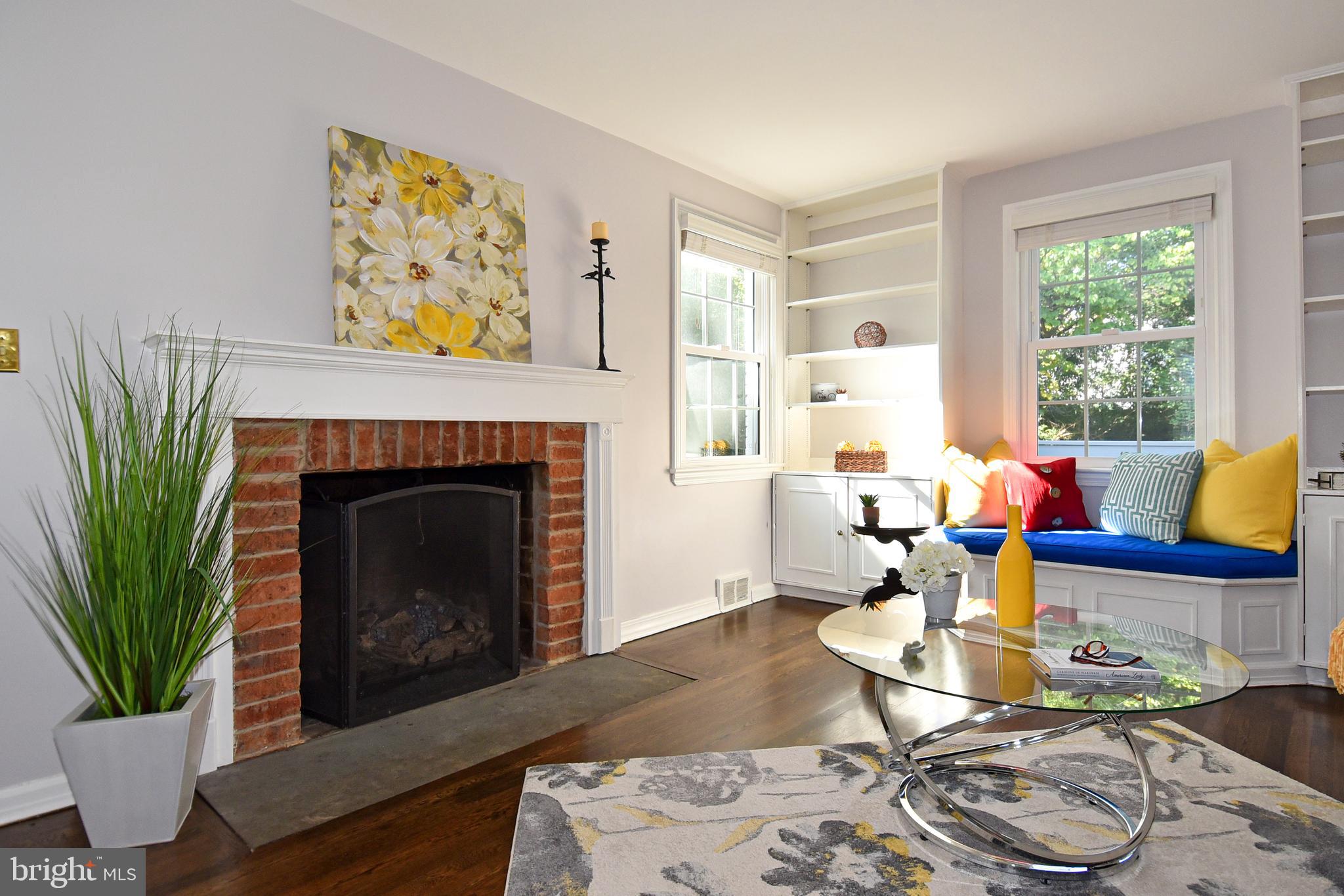 319 Waterford Road Silver Spring, MD 20901 - Photo 8 of 46 COZY LIVING ROOM