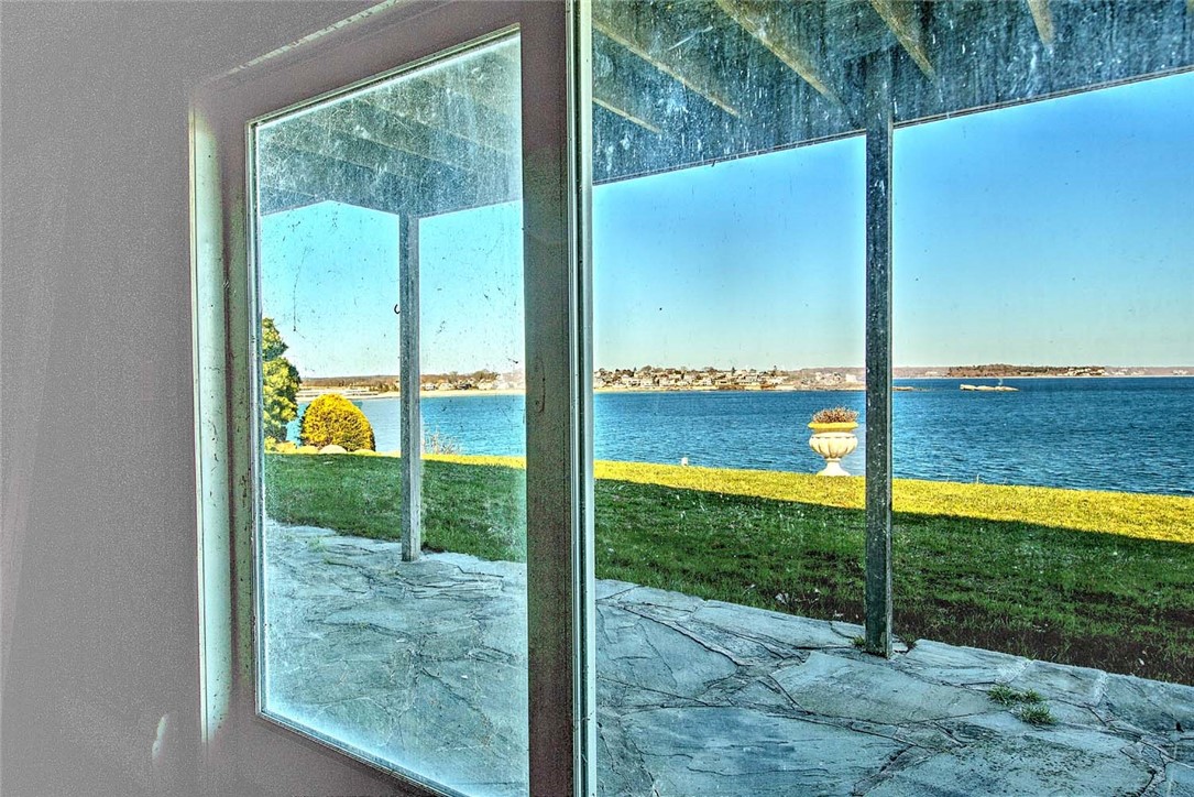 727 Boston Neck Road Narragansett, RI 02882 - Photo 15 of 27 View
