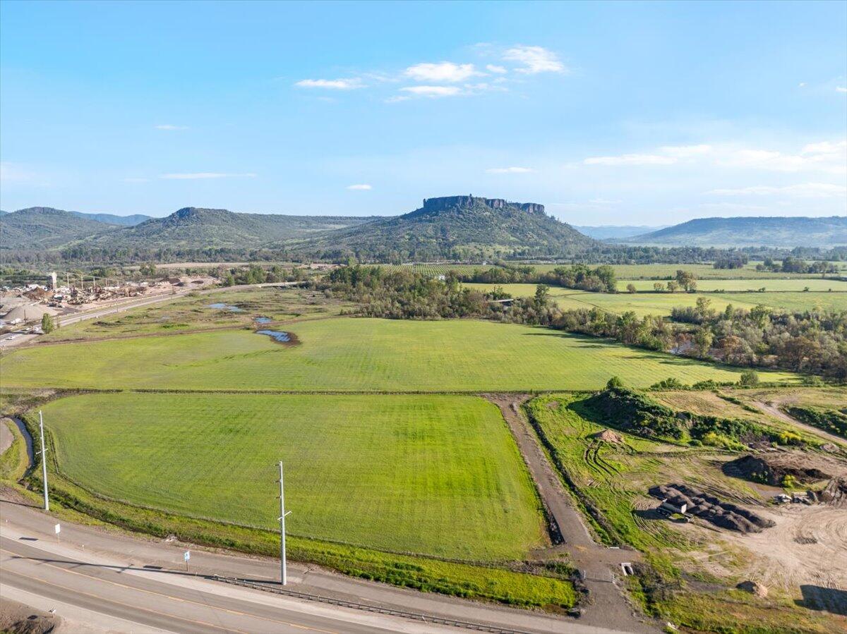 7365 Blackwell Road Central Point, OR 97502 - Photo 25 of 37 21-DJI_0062
